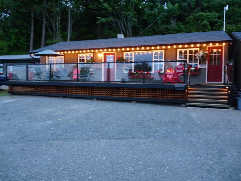 Driftwood By The Sea Inn Campbell River Exterior photo