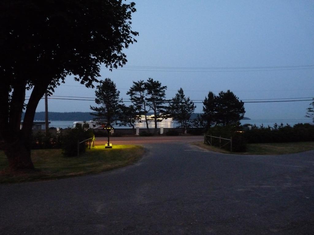 Driftwood By The Sea Inn Campbell River Exterior photo