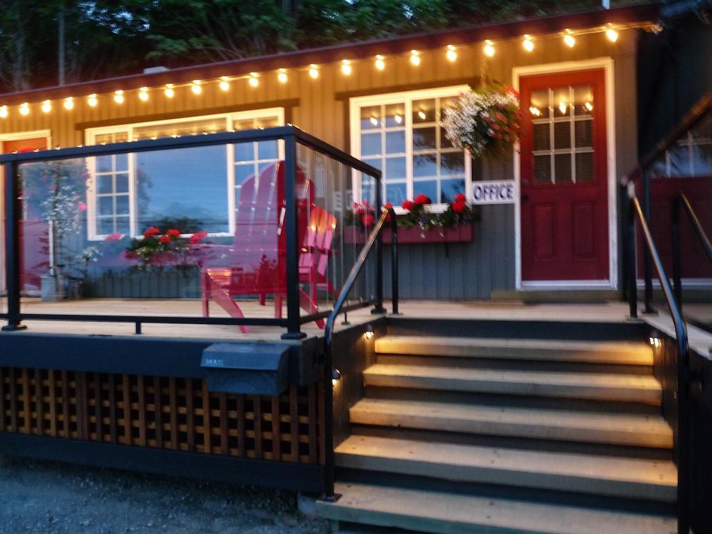 Driftwood By The Sea Inn Campbell River Exterior photo