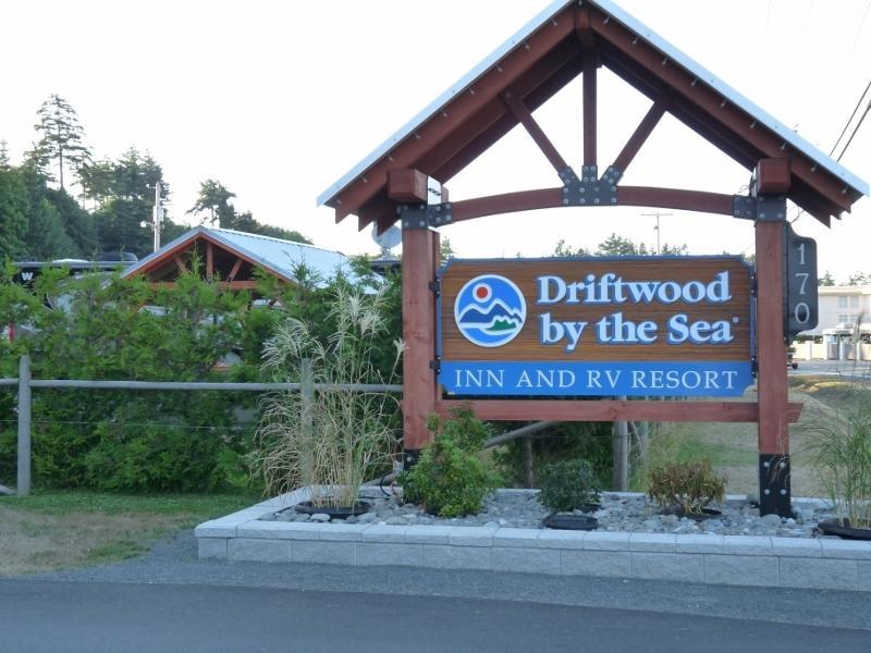 Driftwood By The Sea Inn Campbell River Exterior photo